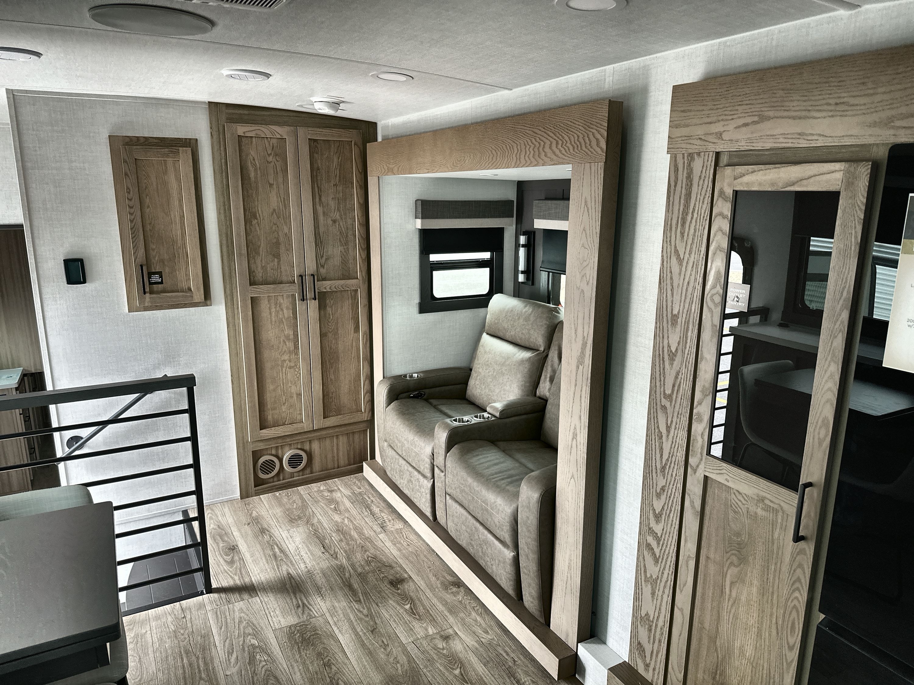2026 Forest River ROCKWOOD SIGNATURE 290SFK in billings MT