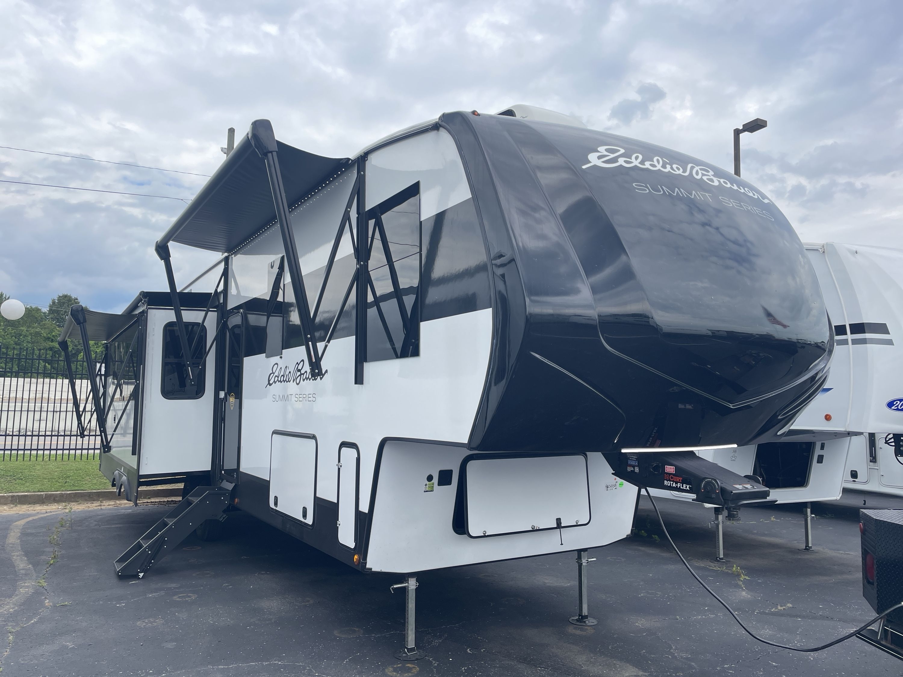 2027 Dutchmen EDDIE BAUER SUMMIT 3511RK in nashville TN
