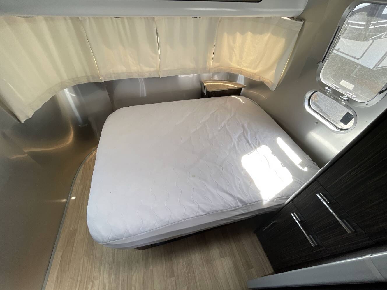 A photo of this 2014 Airstream INTERNATIONAL SERENITY 25FB