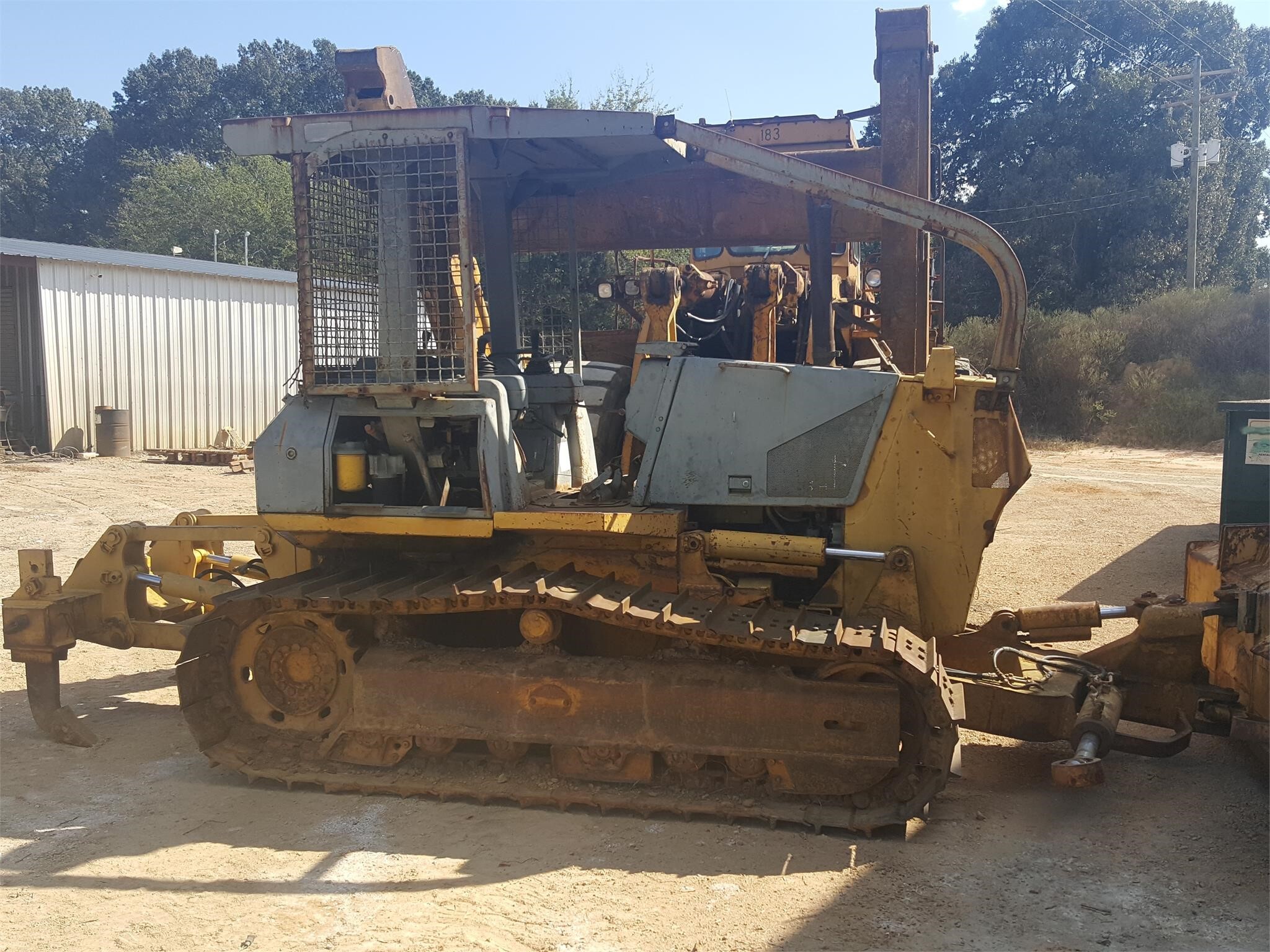 KOMATSU D41E-6 in Hughes Springs, TX