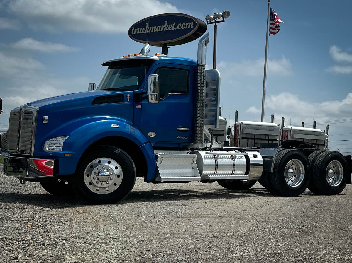 2024 KENWORTH T880 in Olive Branch, MS
