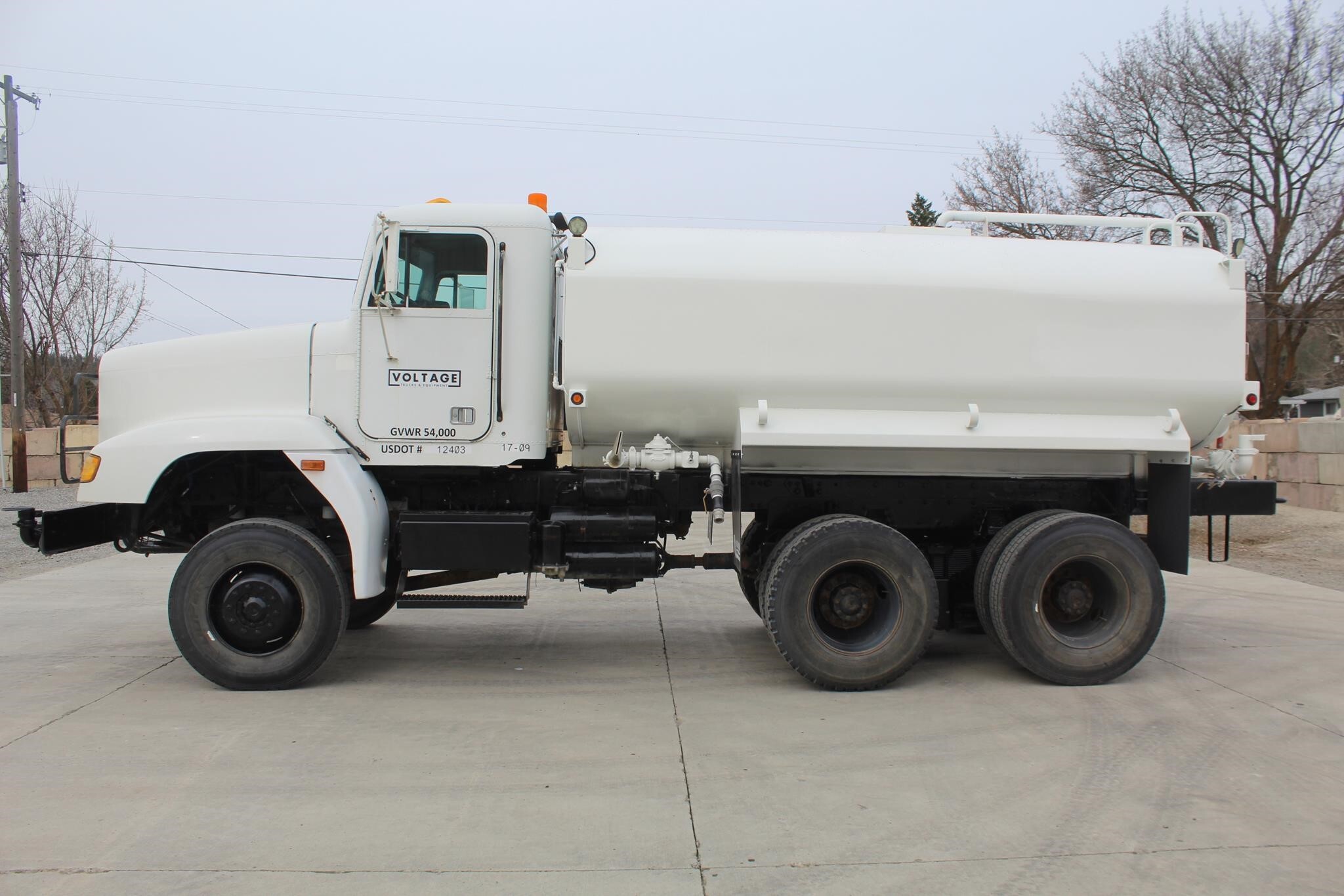 1995 FREIGHTLINER M916 in Spokane, WA