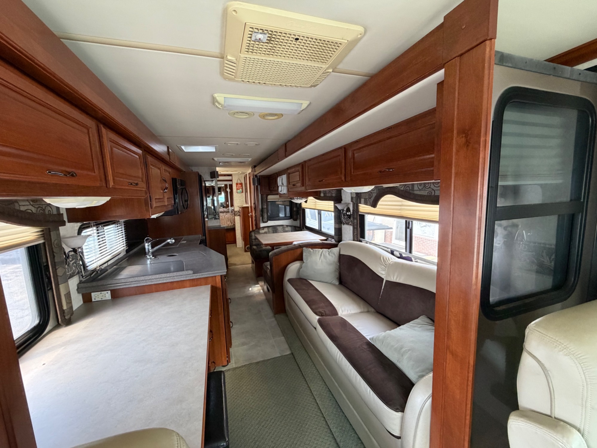 2004 Fleetwood DISCOVERY 39L in newport news VA