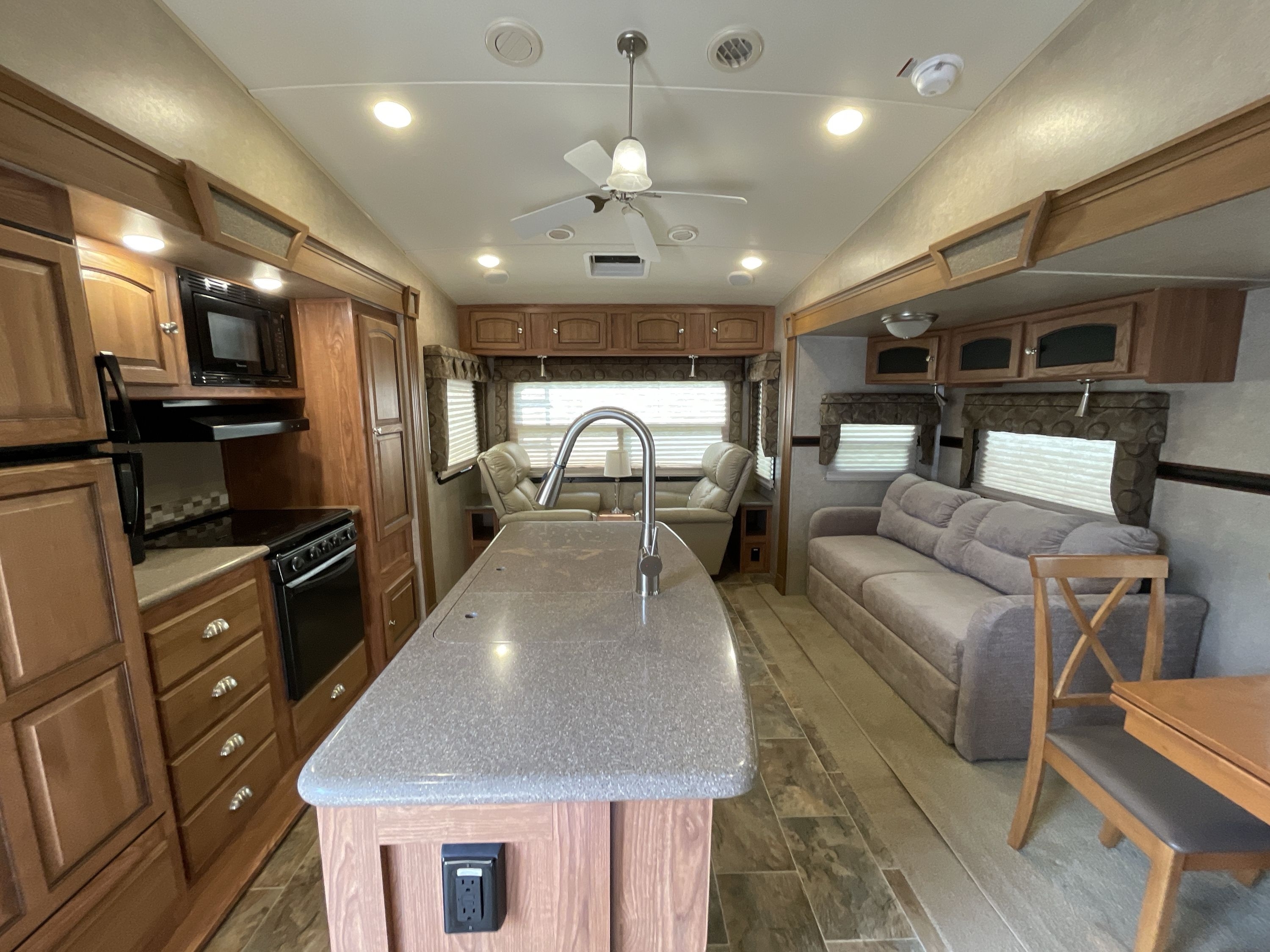 2015 Forest River ROCKWOOD SIGNATURE ULTRA LITE 8285IKWS in cedar falls IA