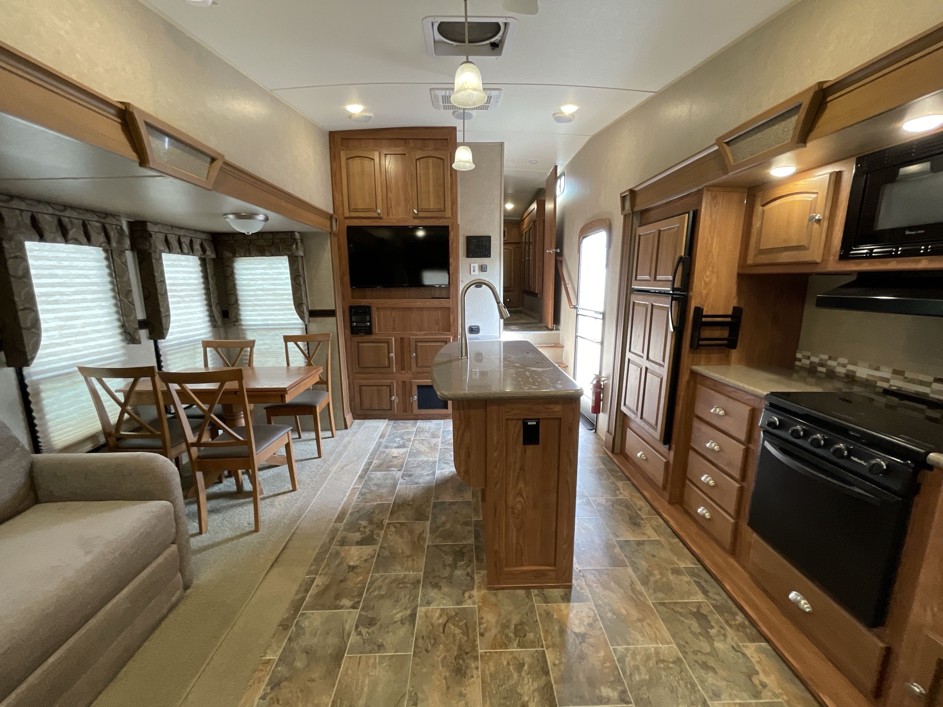 2015 Forest River ROCKWOOD SIGNATURE ULTRA LITE 8285IKWS in cedar falls IA