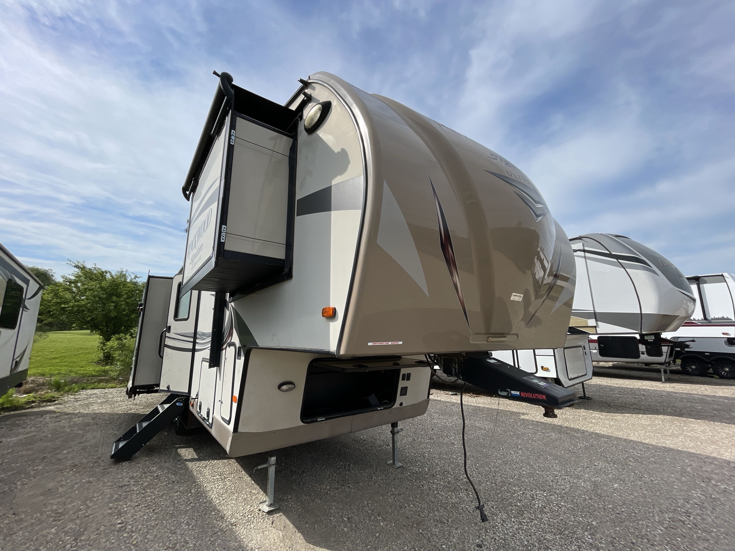 2015 Forest River ROCKWOOD SIGNATURE ULTRA LITE 8285IKWS in cedar falls IA