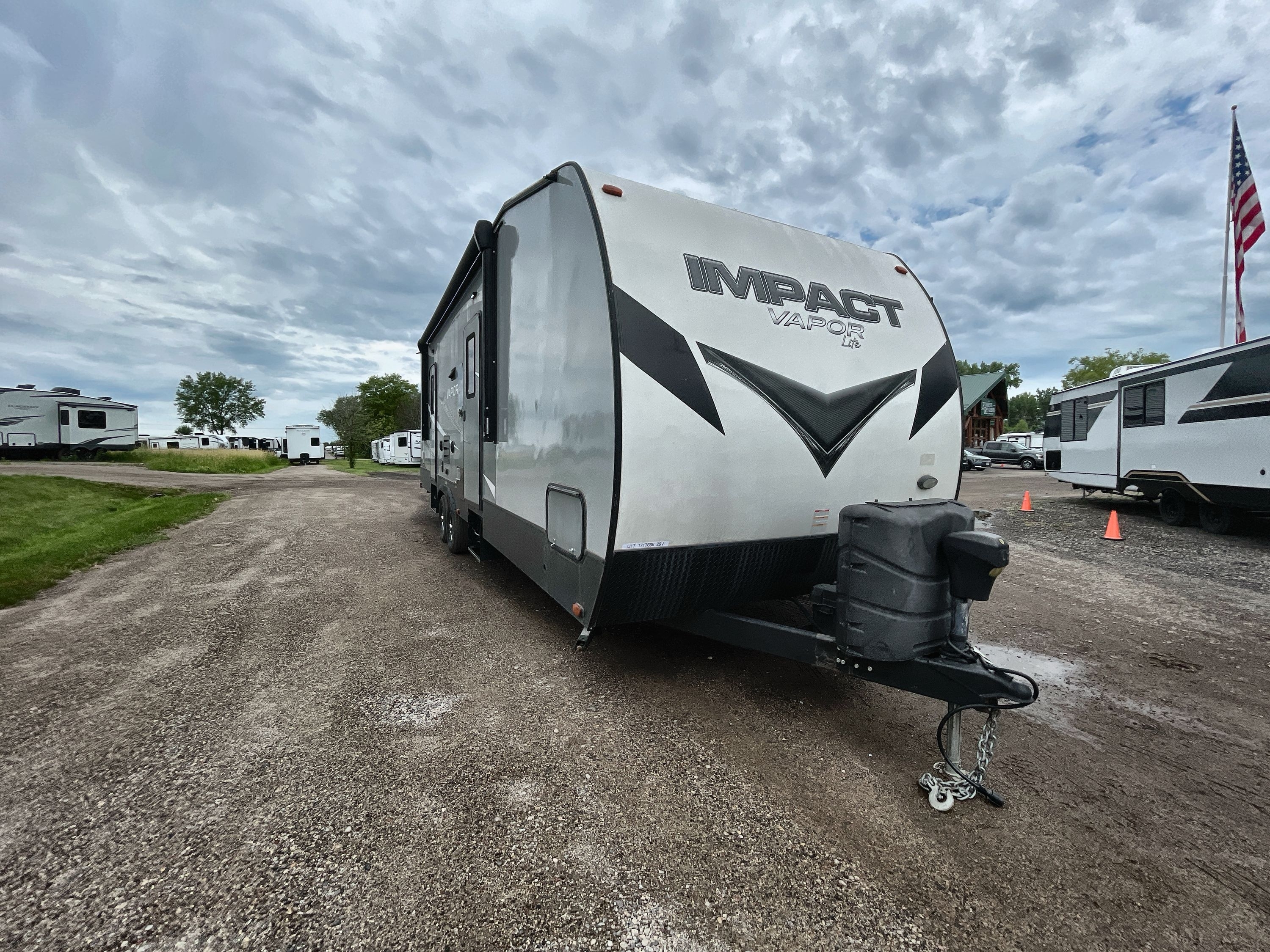2017 Keystone IMPACT VAPOR LITE 29V in hugo MN
