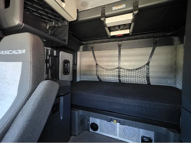 2022 FREIGHTLINER CASCADIA 126