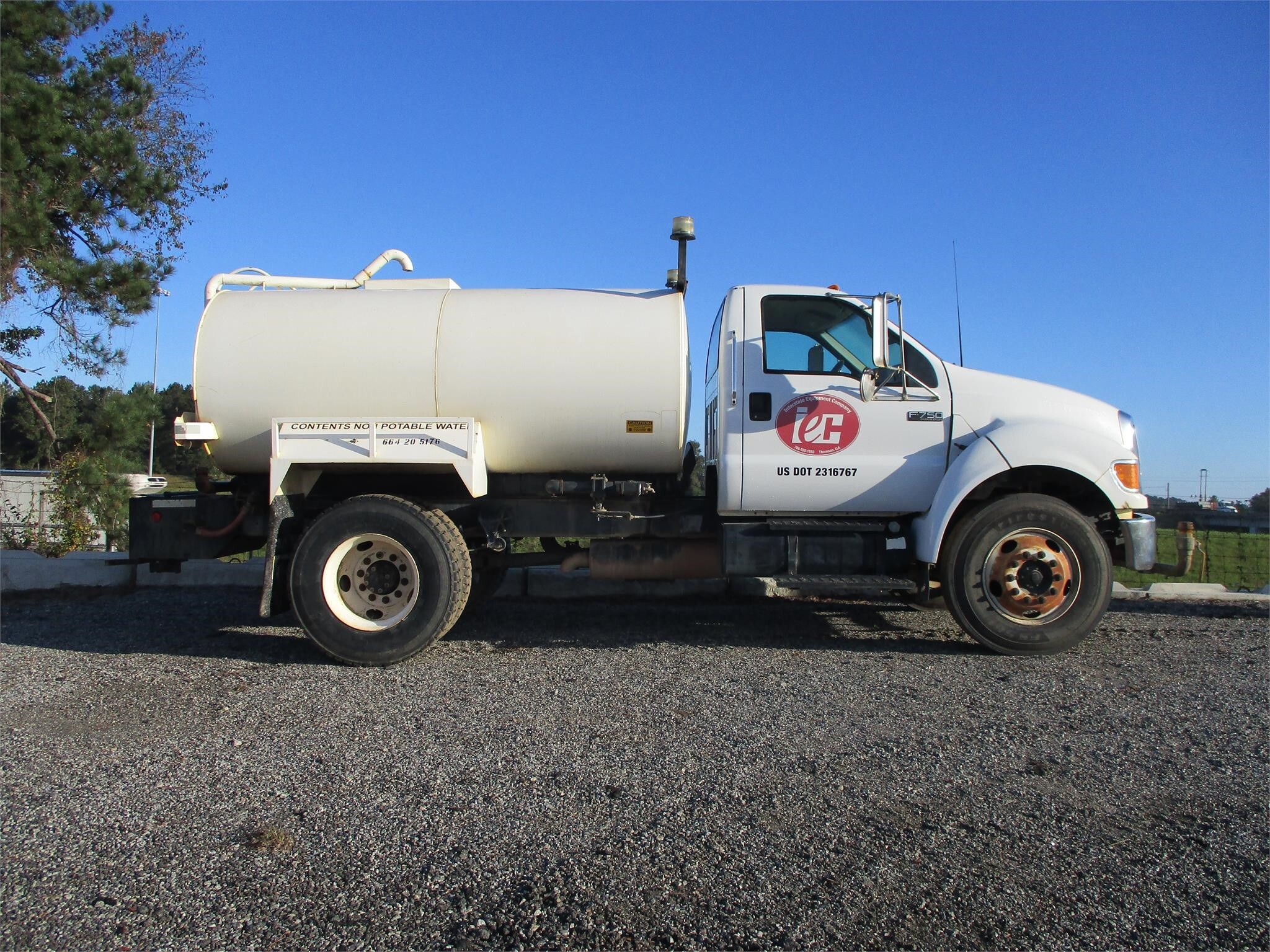 2005 FORD F750 XL in Thomson, GA