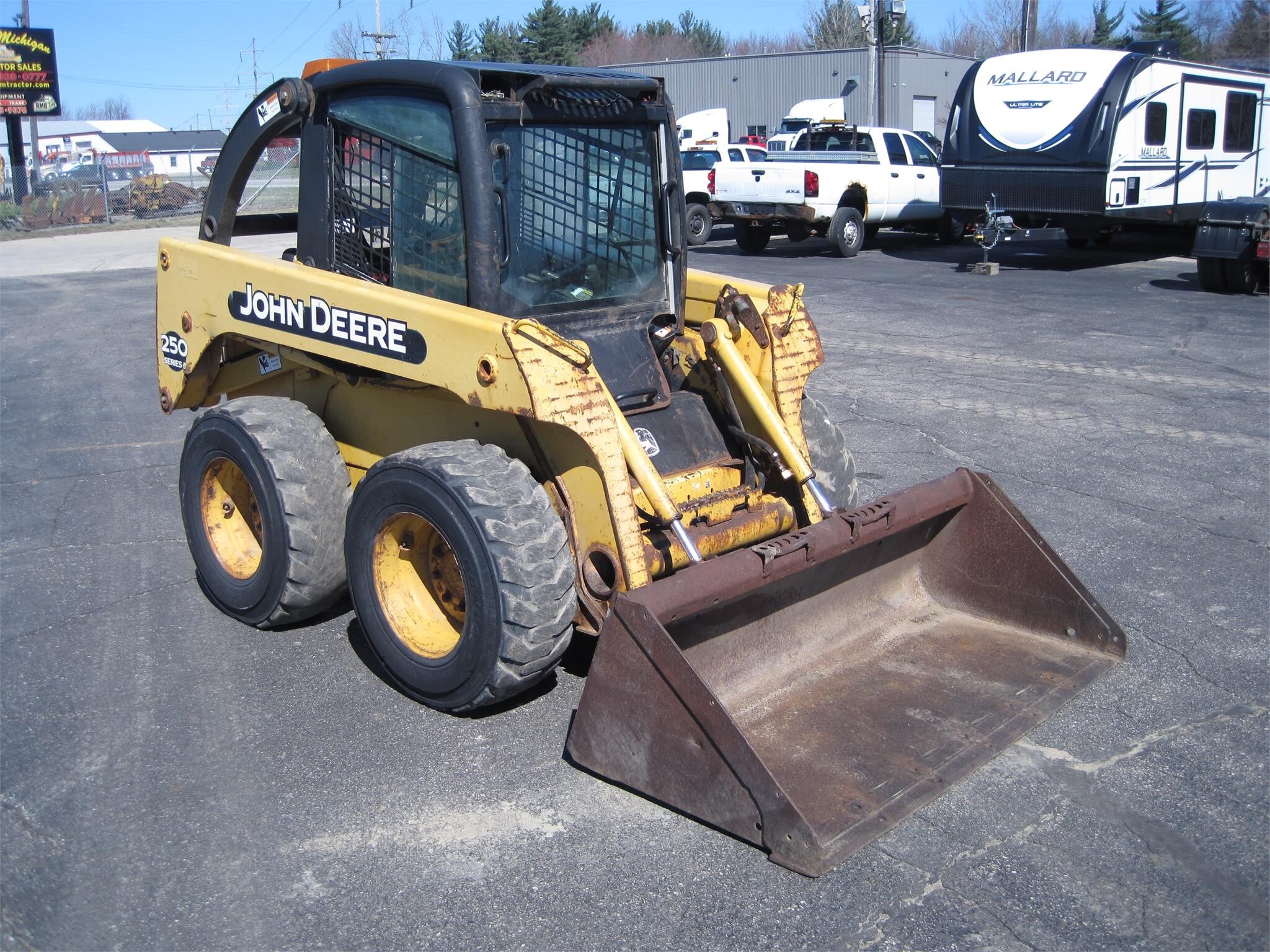 2004 DEERE 250 II in Holland, MI