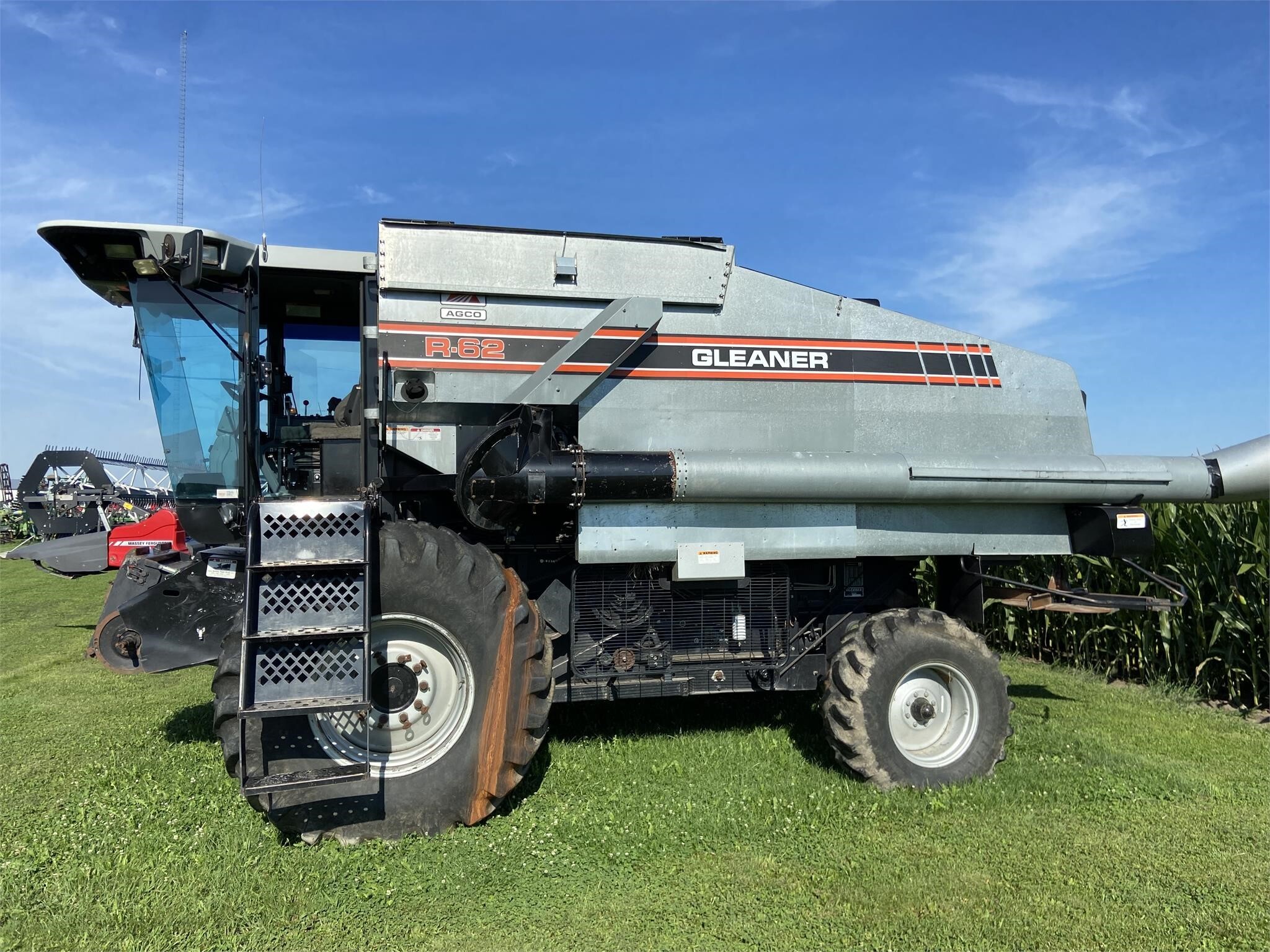 GLEANER R62 in Chrisman, IL