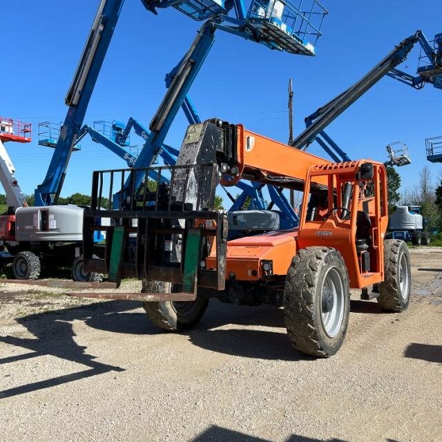 2016 SKY TRAK 8042 in Milwaukee, WI