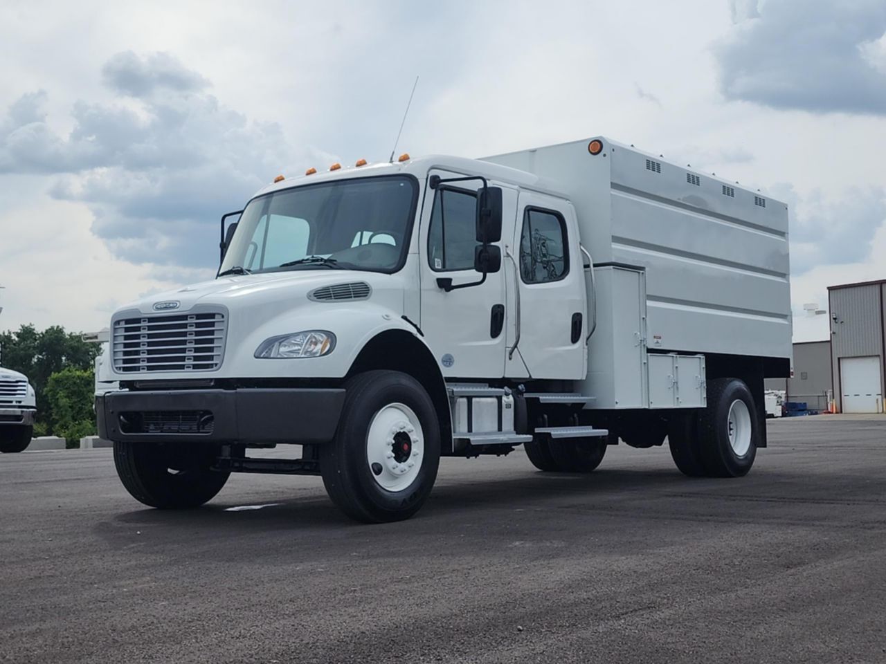 2020 FREIGHTLINER BUSINESS CLASS M2 106 in Tampa, FL