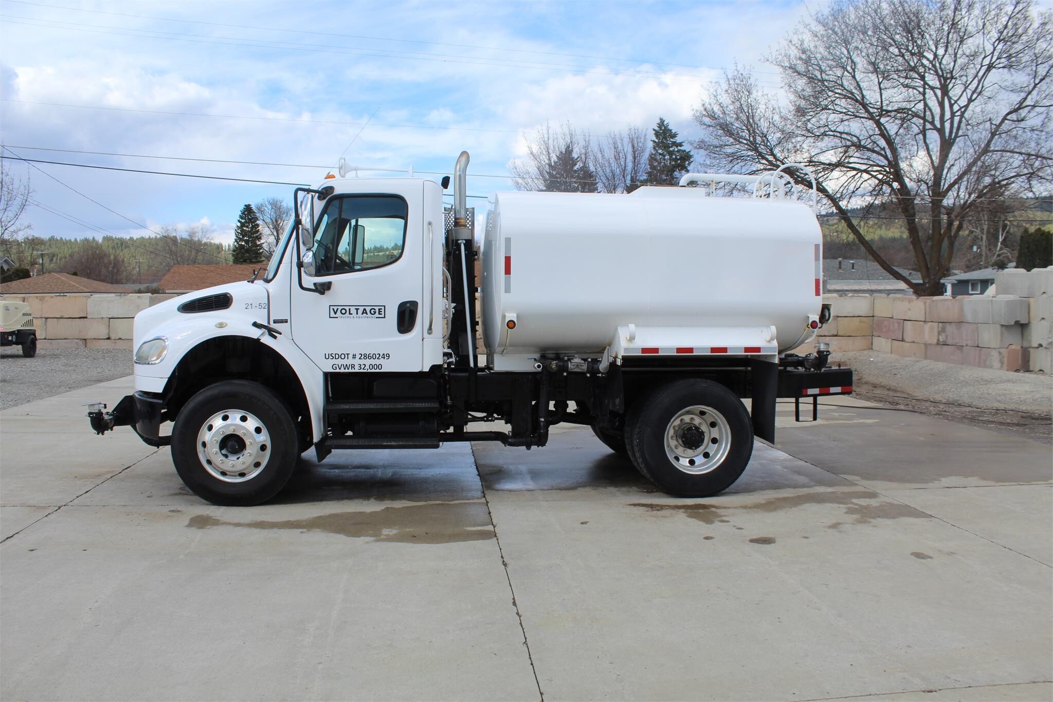 2006 FREIGHTLINER BUSINESS CLASS M2 100 in Spokane, WA