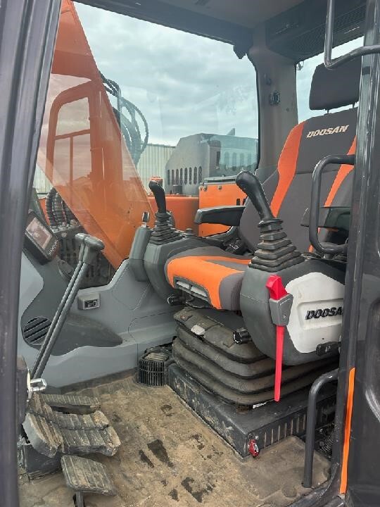 2022 DEVELON DX140 LC-5 in Anoka, MN