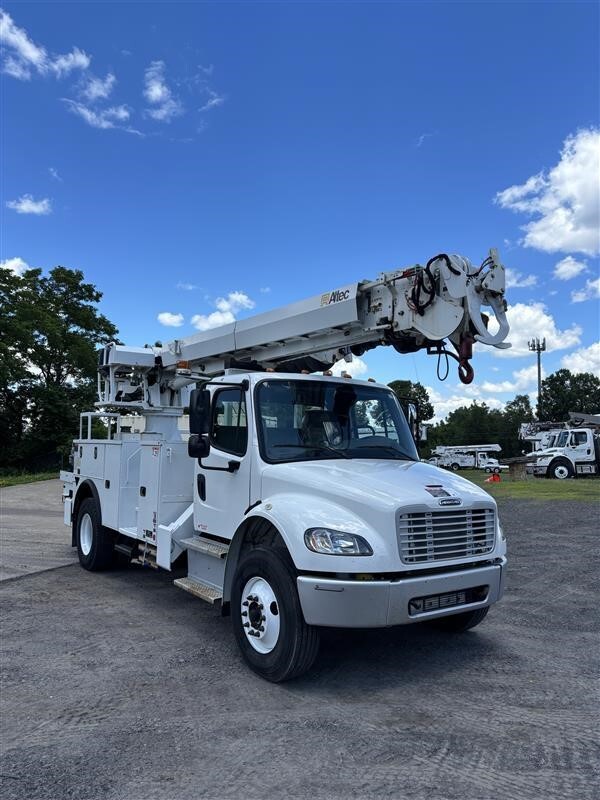 2019 FREIGHTLINER BUSINESS CLASS M2 106 in Plains, PA