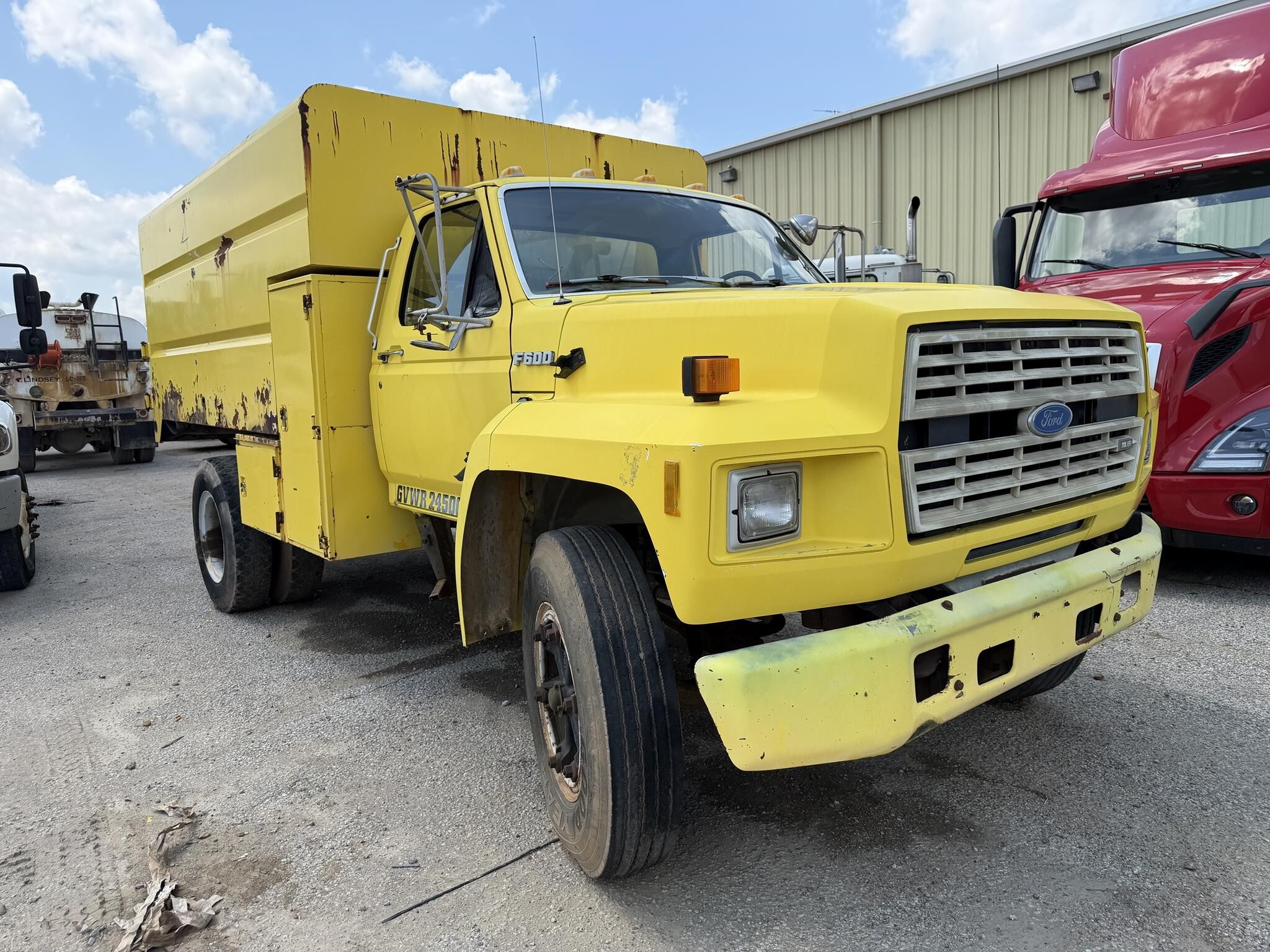 1993 FORD F600 in Covington, TN