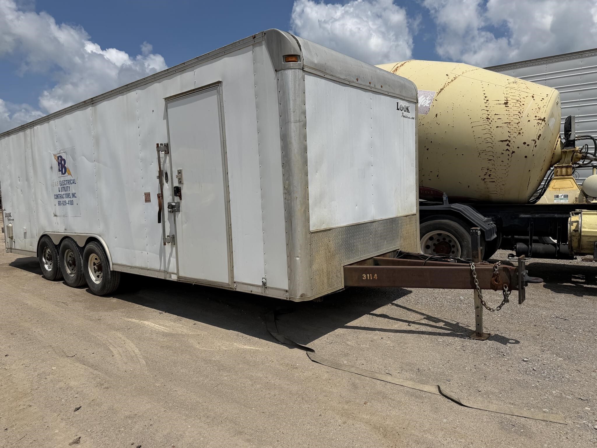 2012 FORMULA TRAILERS 26 FT ENCLOSED in Covington, TN