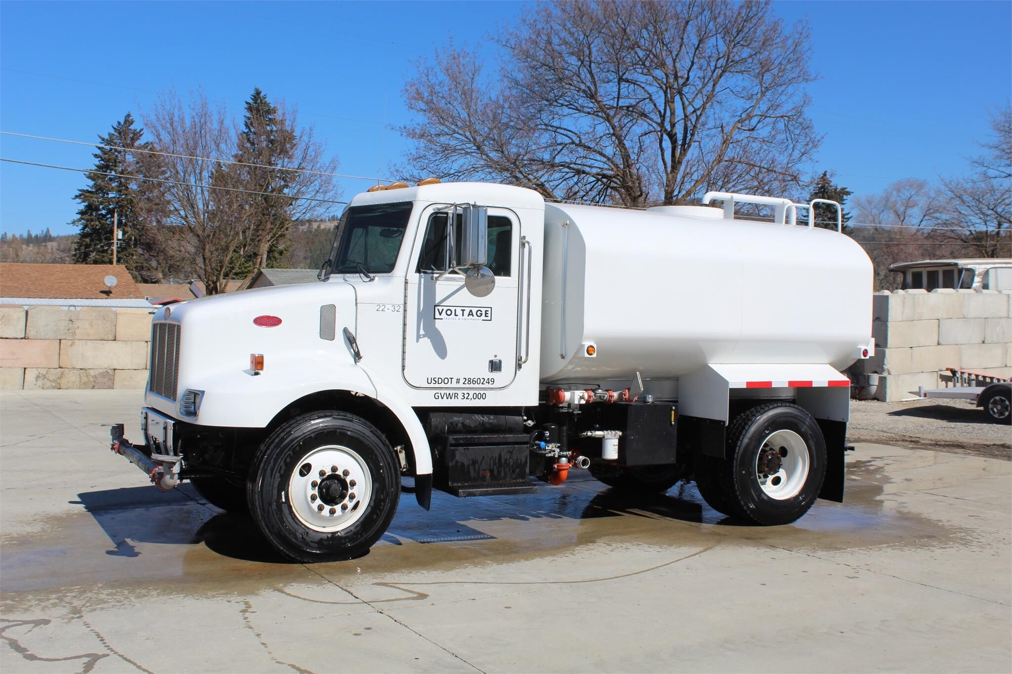 2003 PETERBILT 330 in Spokane, WA