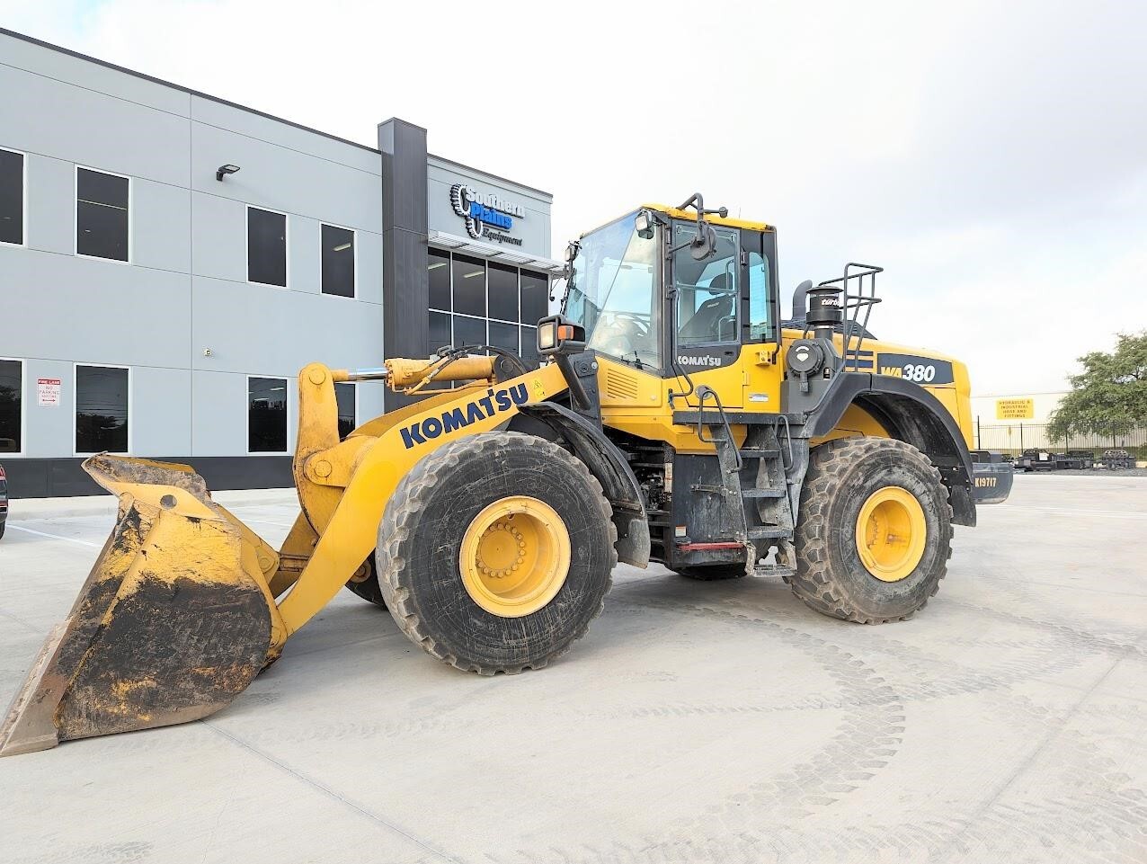 2019 KOMATSU WA380-8 in San Antonio, TX