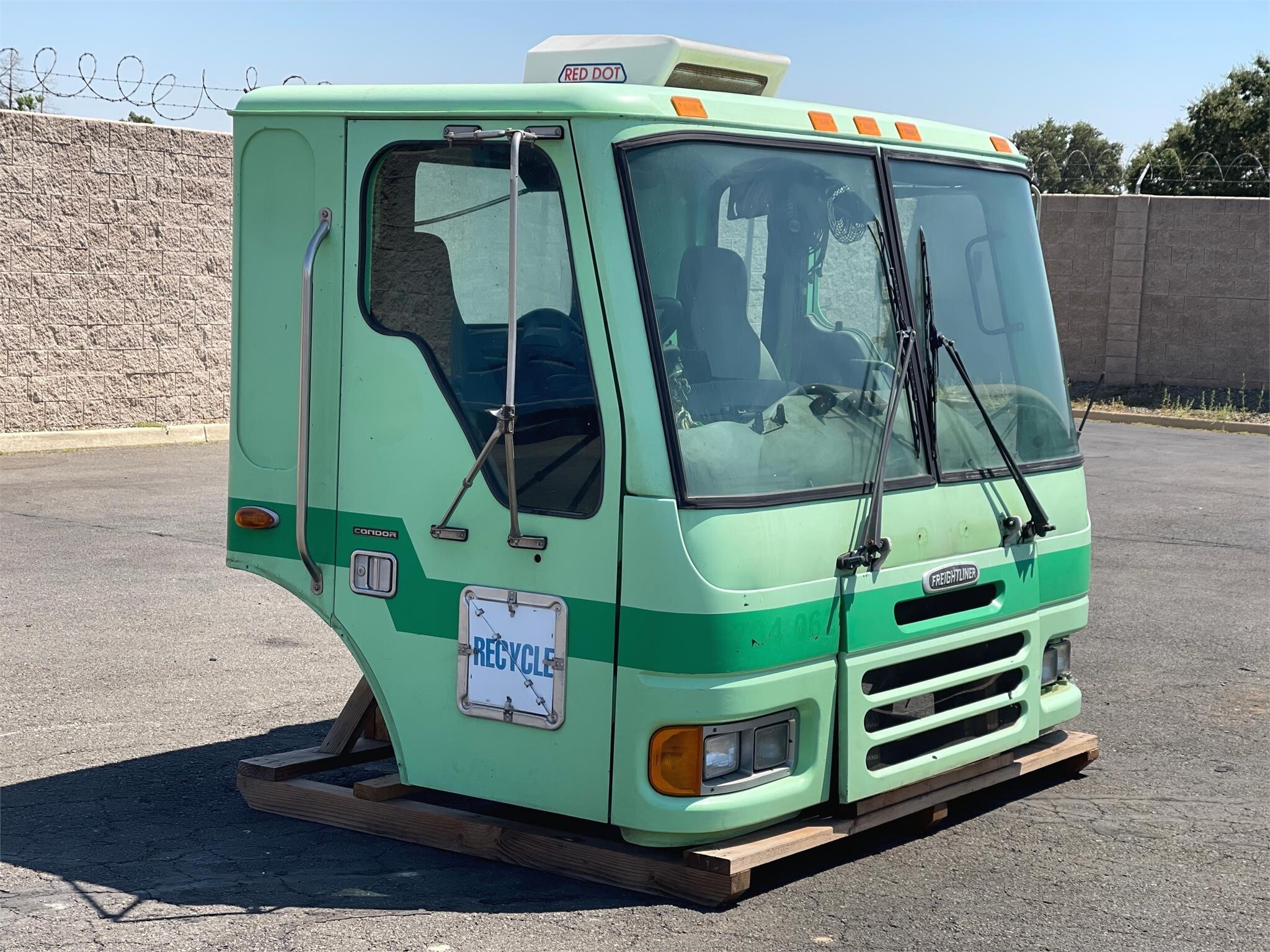 2004 FREIGHTLINER Attachment in Sacramento, CA