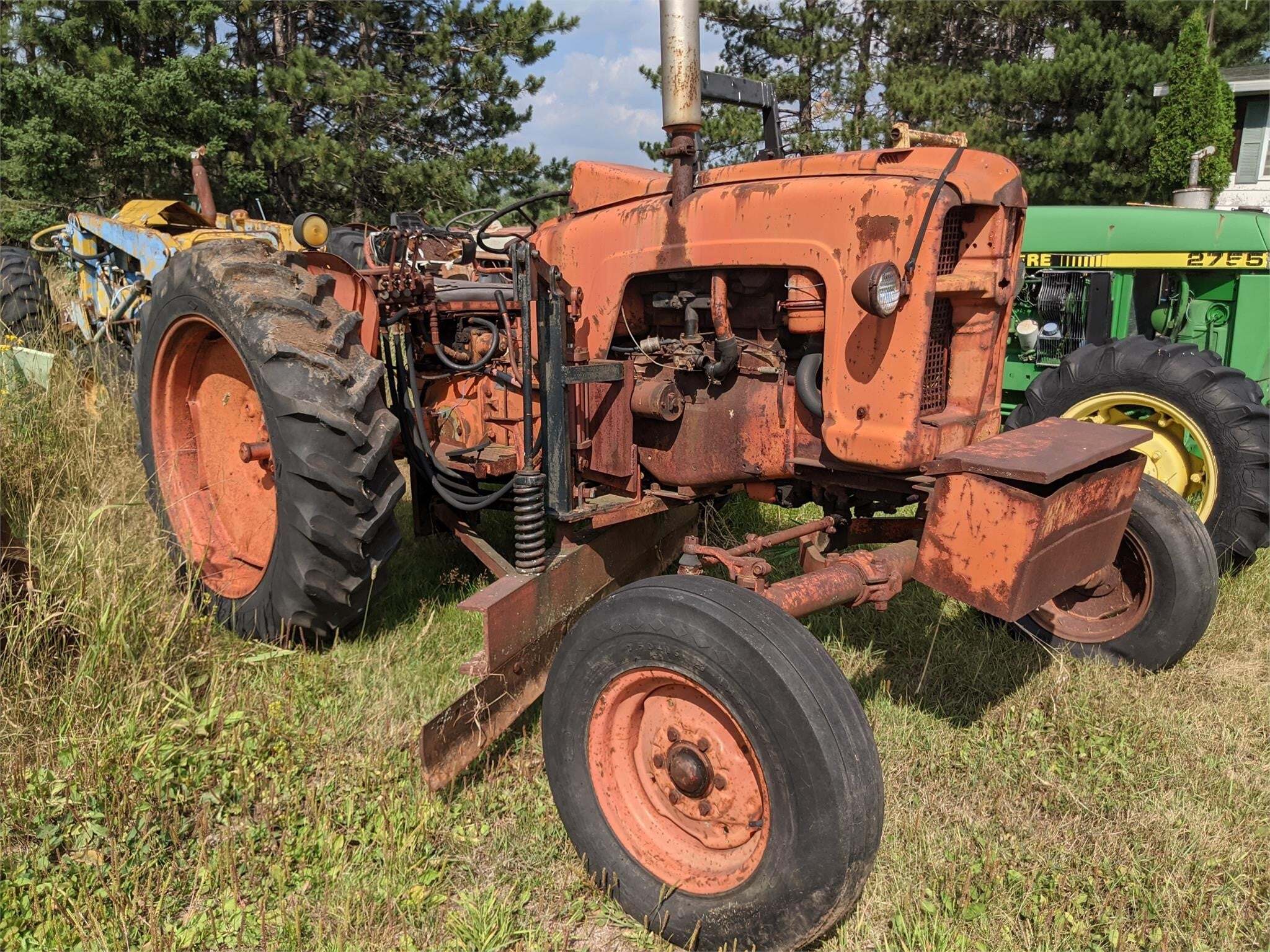 1958 MINNEAPOLIS MOLINE 335 in Caledonia, MN
