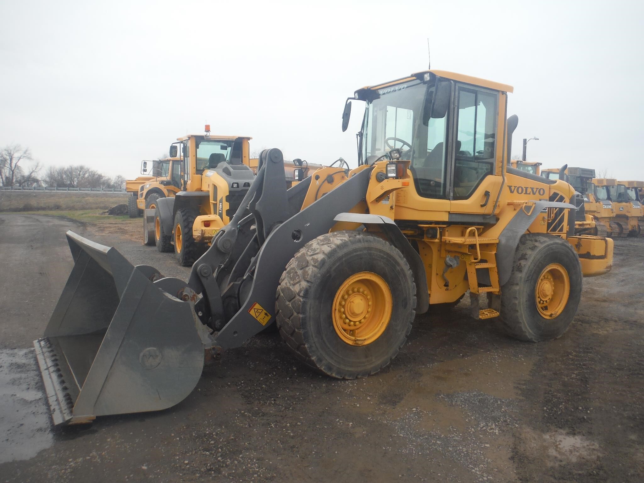 2009 VOLVO L90F in Milton, PA