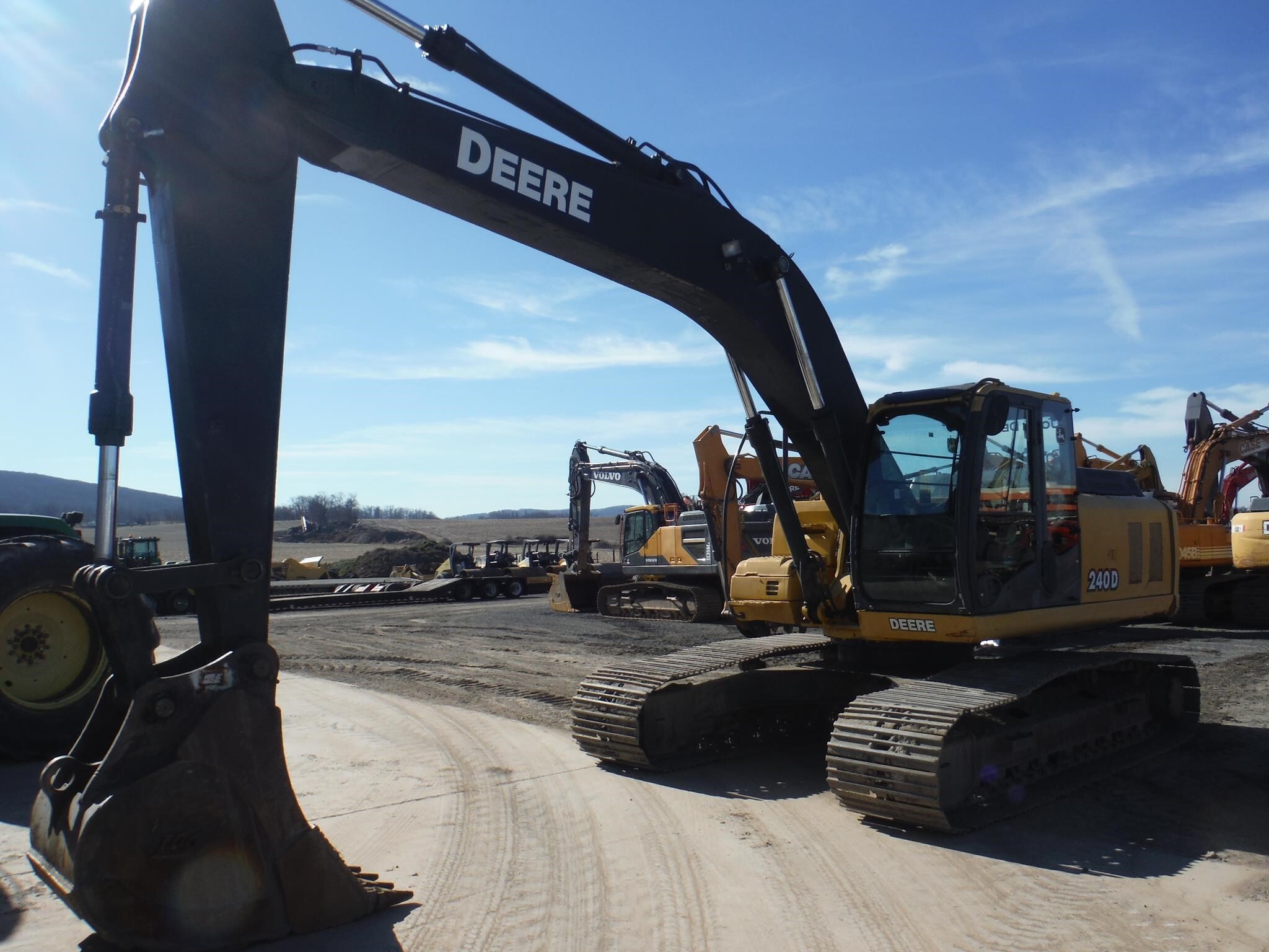 2006 DEERE 240D LC in Milton, PA
