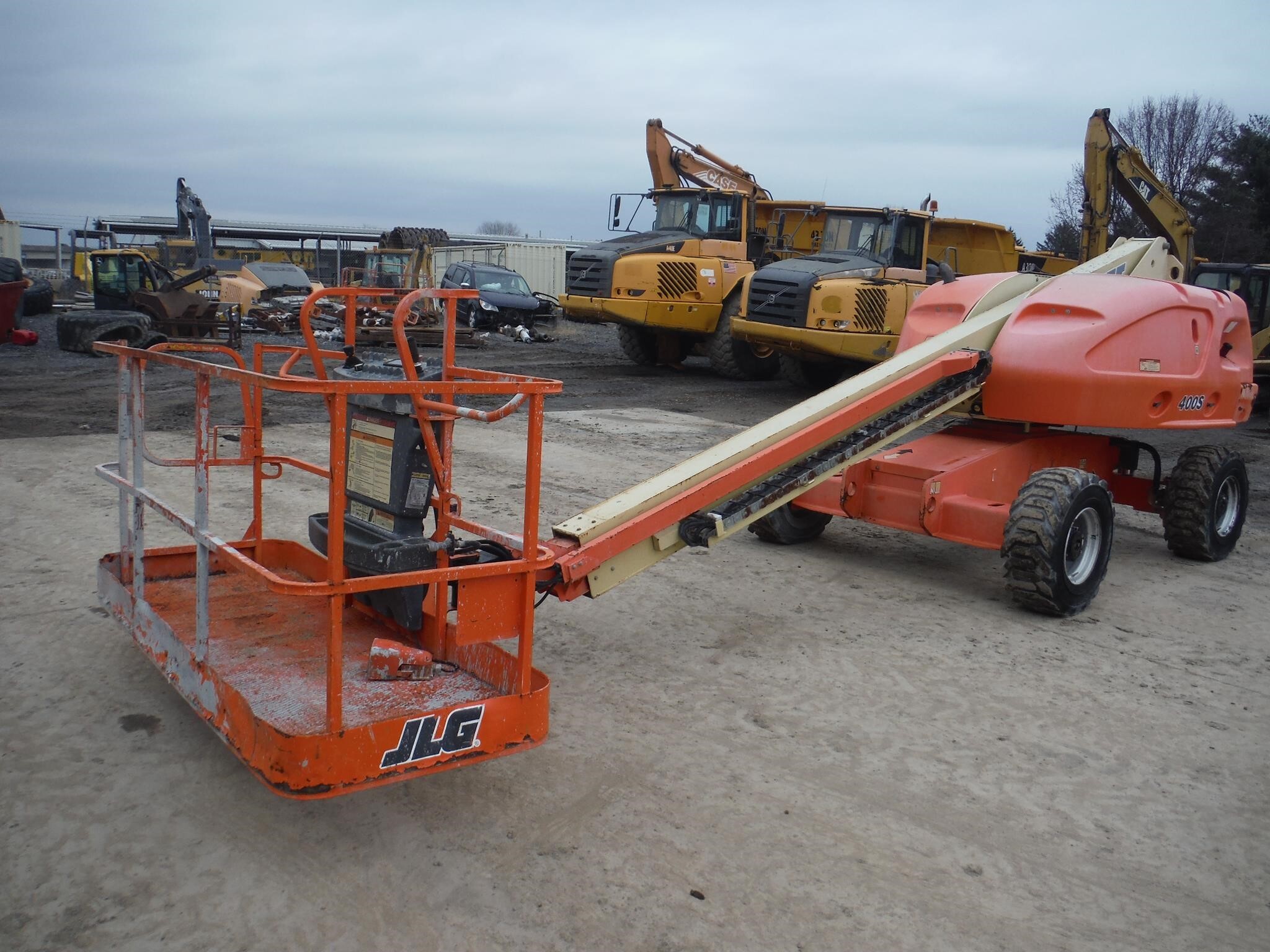 2011 JLG 400S in Milton, PA
