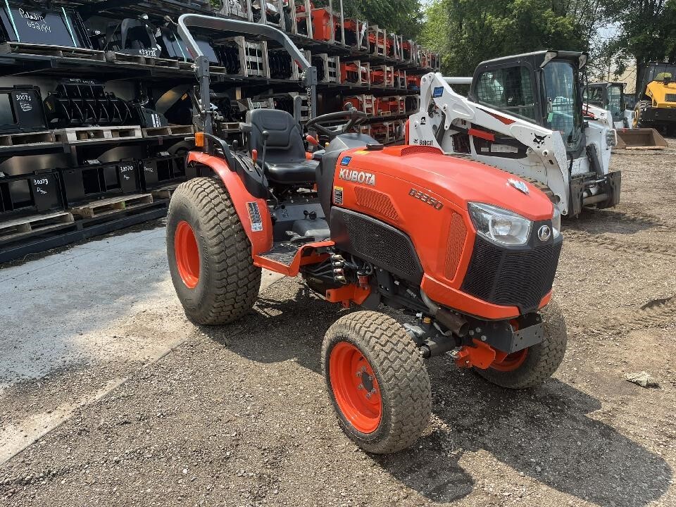 KUBOTA B3350 in Anoka, MN