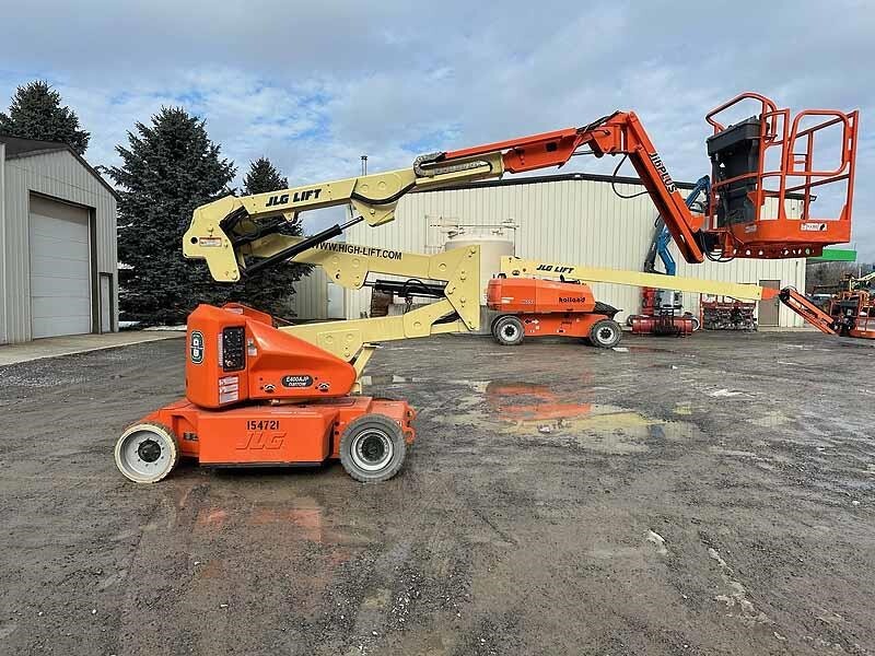 2012 JLG E400AJPN in East Bethany, NY