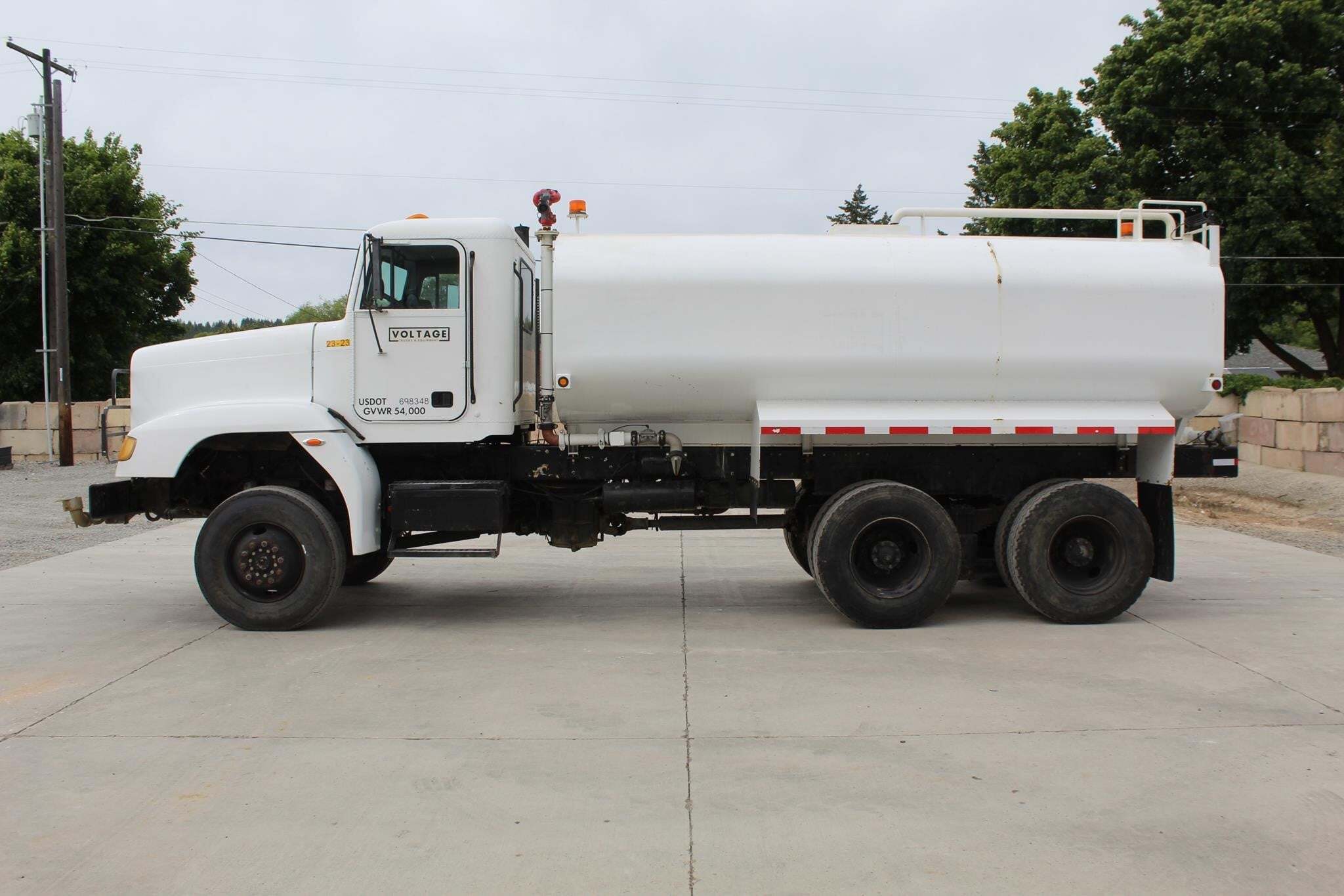 1995 FREIGHTLINER M916A1 in Spokane, WA