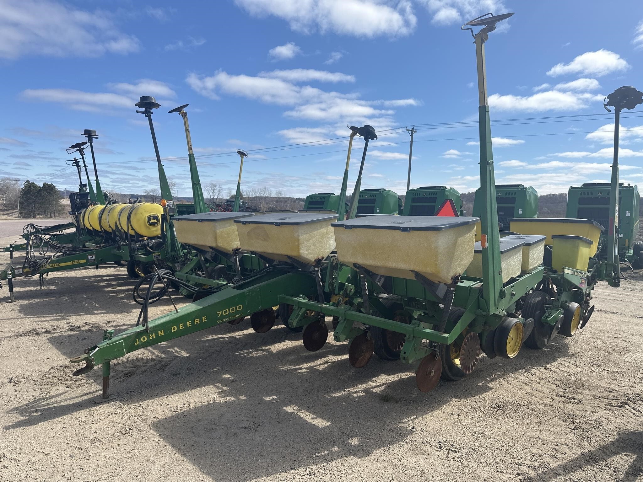 JOHN DEERE 7000 in Hillsboro, WI