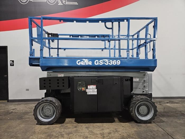 2012 GENIE GS3369RT in Cary, IL
