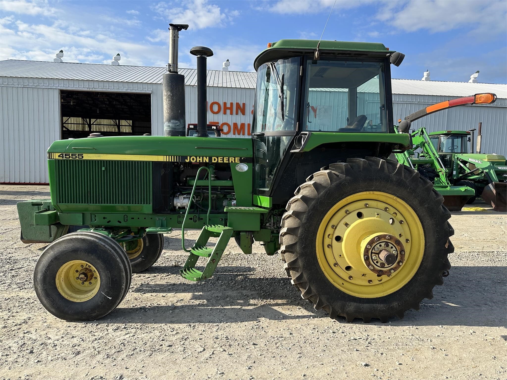 JOHN DEERE 4555 in Marlette, MI