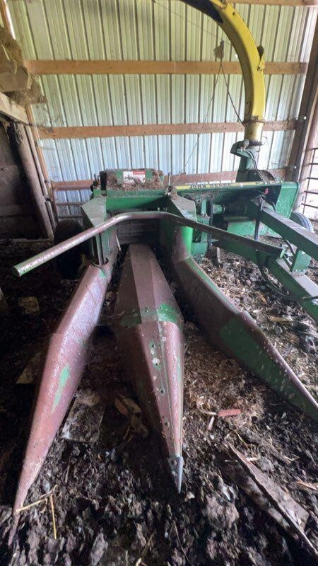 JOHN DEERE 3950 in Lockridge, IA