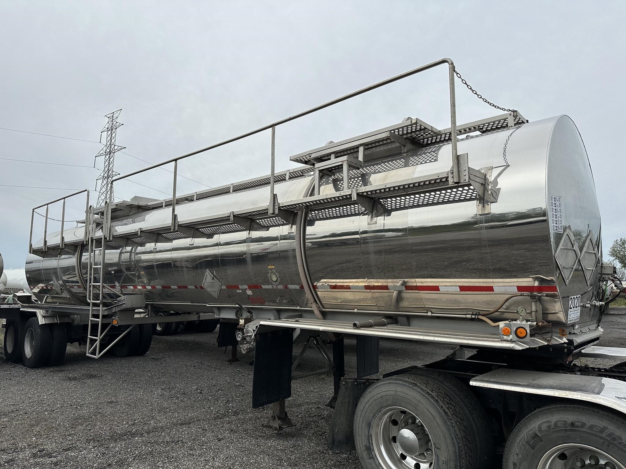 1993 KROHNERT MC307 / 7,200G / 2-C 2400/4800 / AIR RIDE in Gary, IN