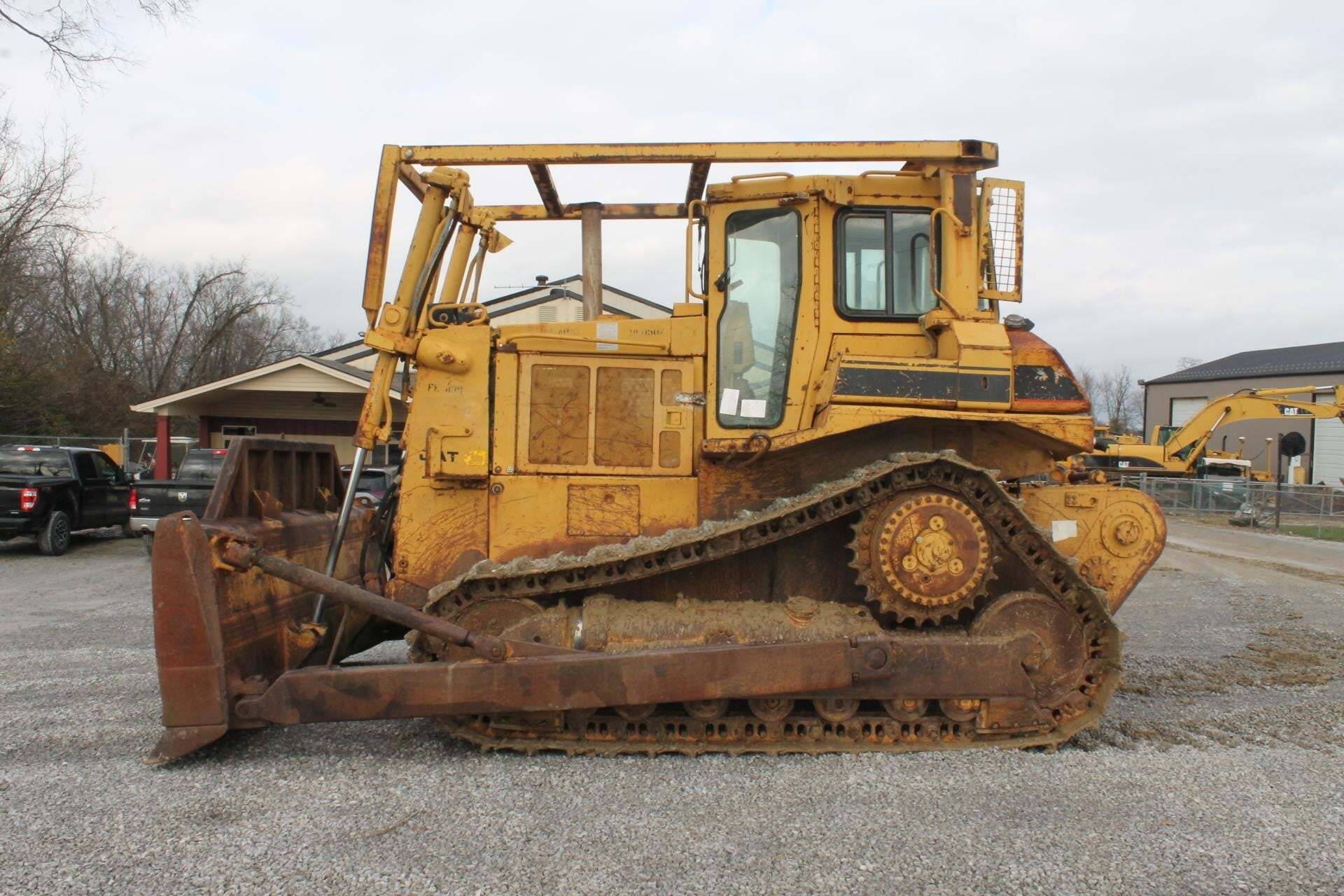1986 CATERPILLAR D7H in Pleasureville, KY