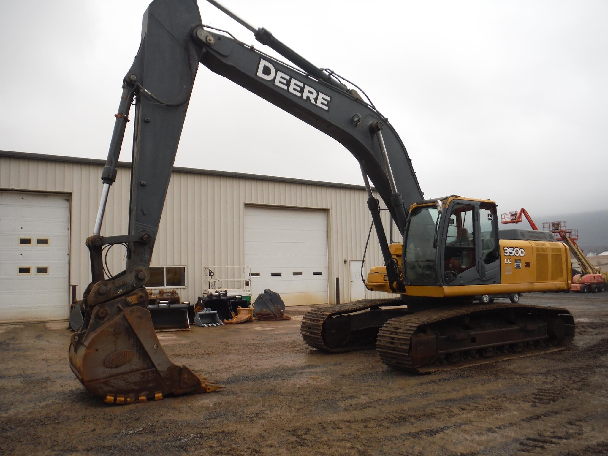 2006 DEERE 350D LC in Milton, PA