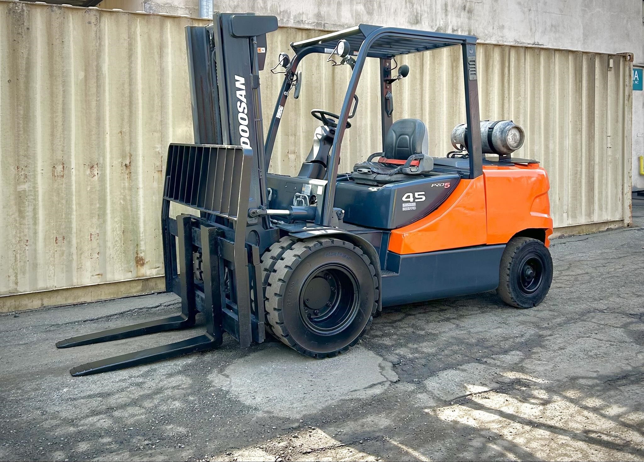 2016 DOOSAN G45S-5 in Clifton, NJ