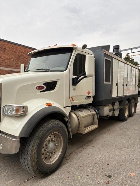 2017 PETERBILT 567 in Crestwood, IL