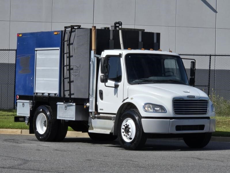 2011 FREIGHTLINER BUSINESS CLASS M2 106 in Cartersville, GA