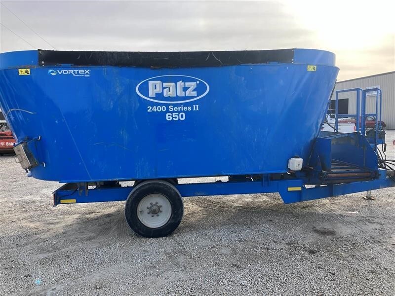 PATZ 2400 SERIES II 650 in Farley, IA