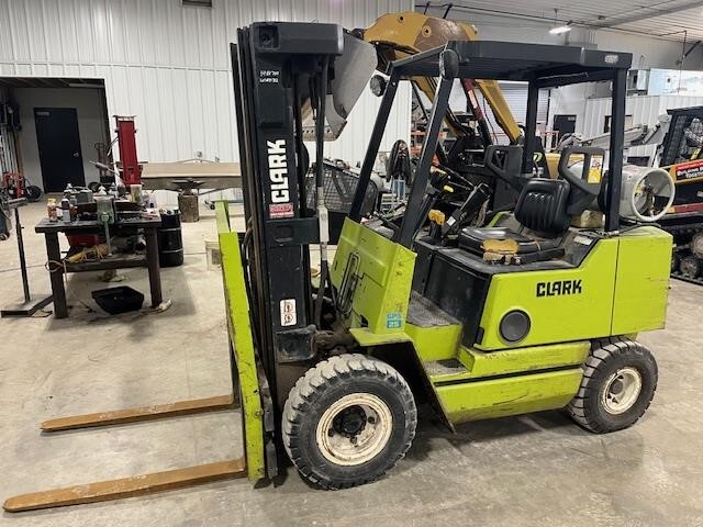 1987 CLARK GPS25MB in Sheboygan, WI