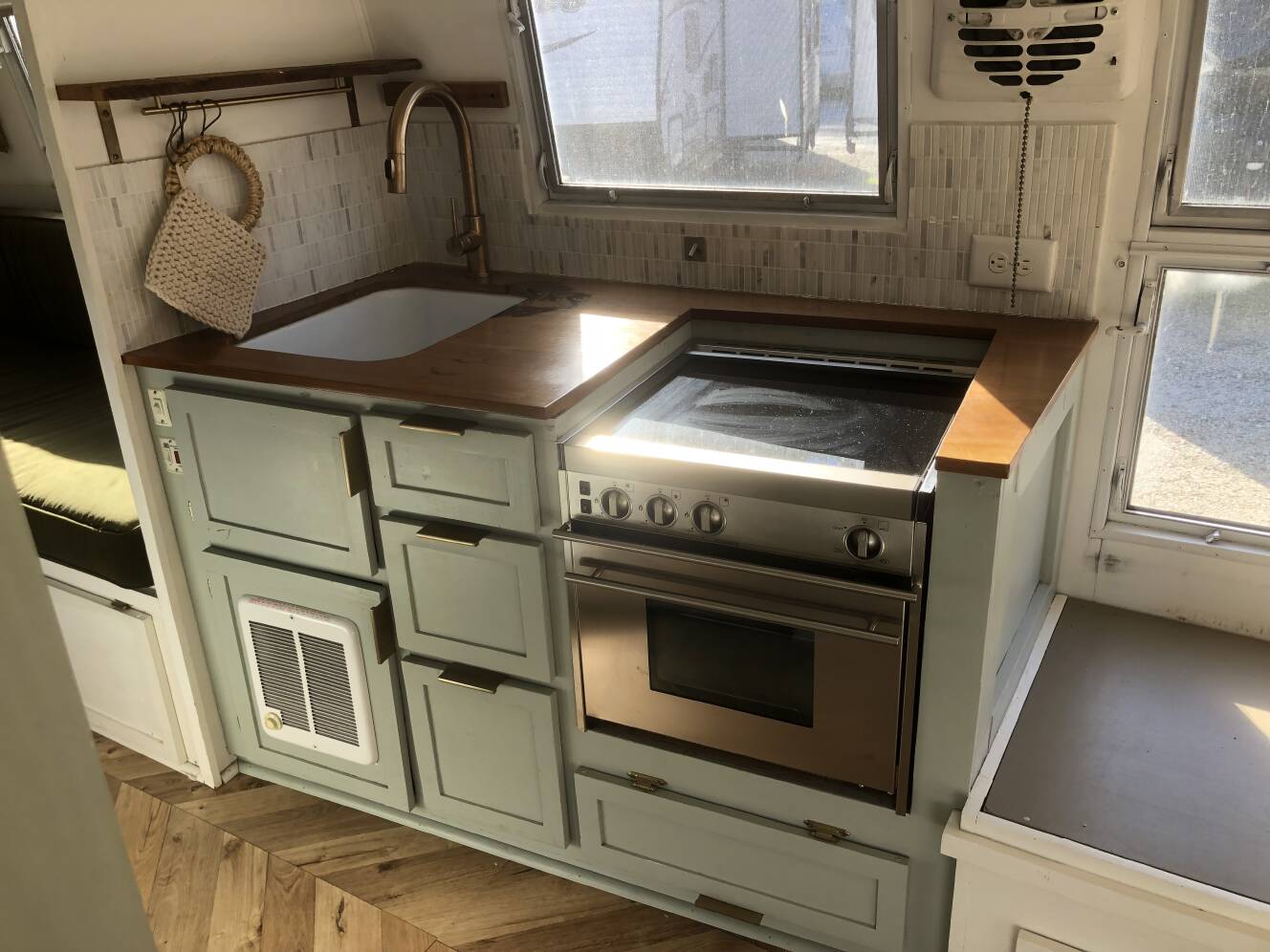 A photo of this 1963 Airstream INTERNATIONAL LAND YACHT SERIES OVERLANDER