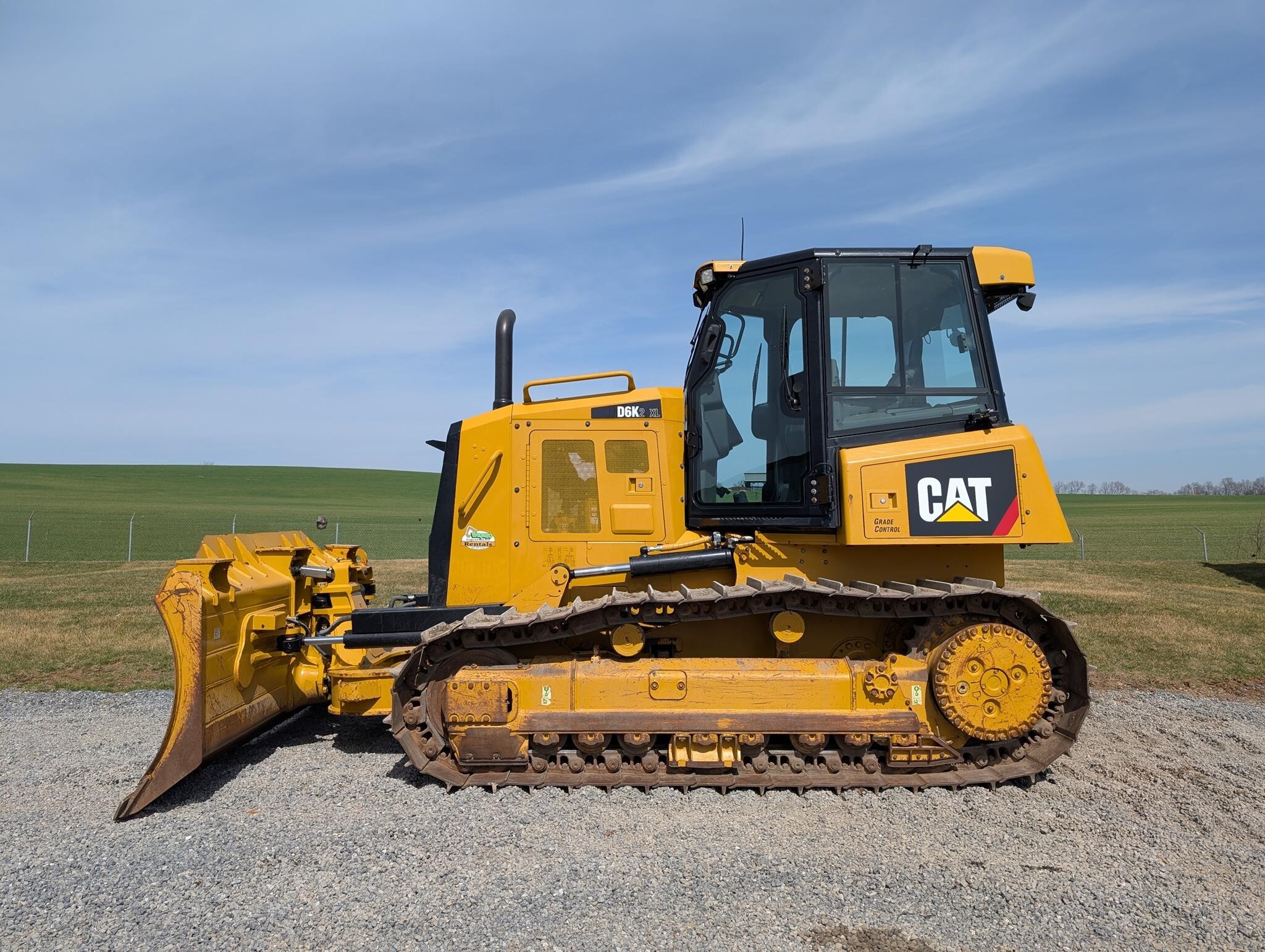 2017 CATERPILLAR D6K2 XL in Womelsdorf, PA