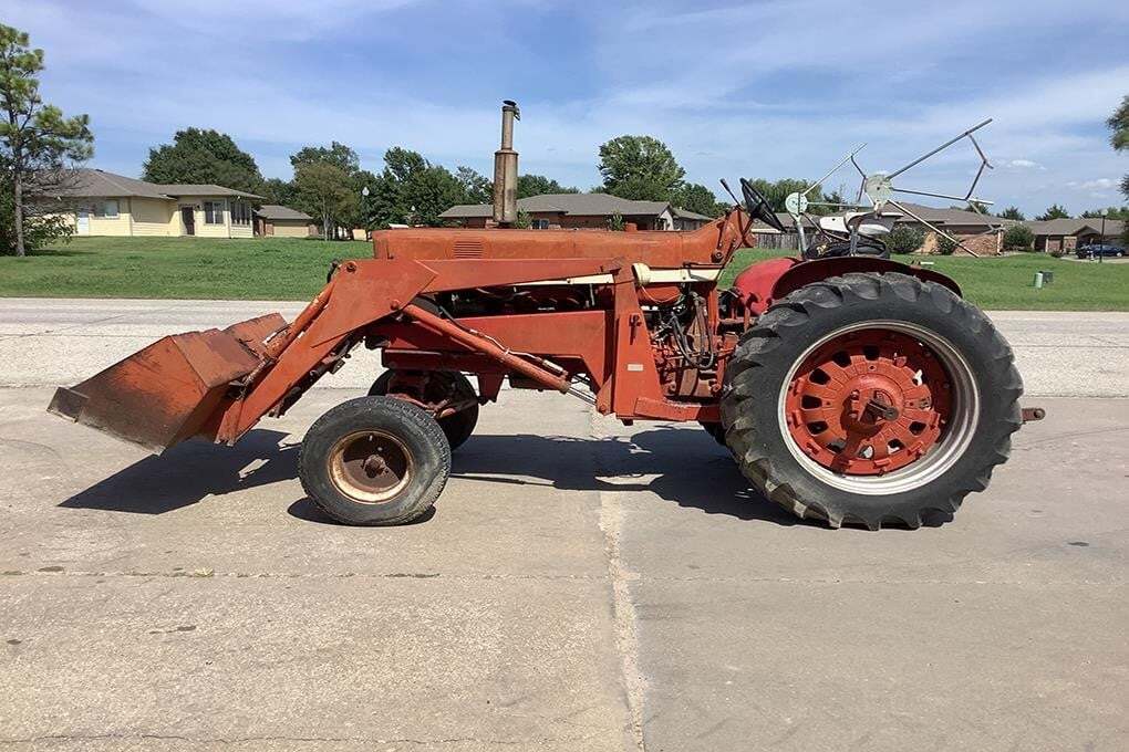 1963 INTERNATIONAL 706 in Winfield, KS