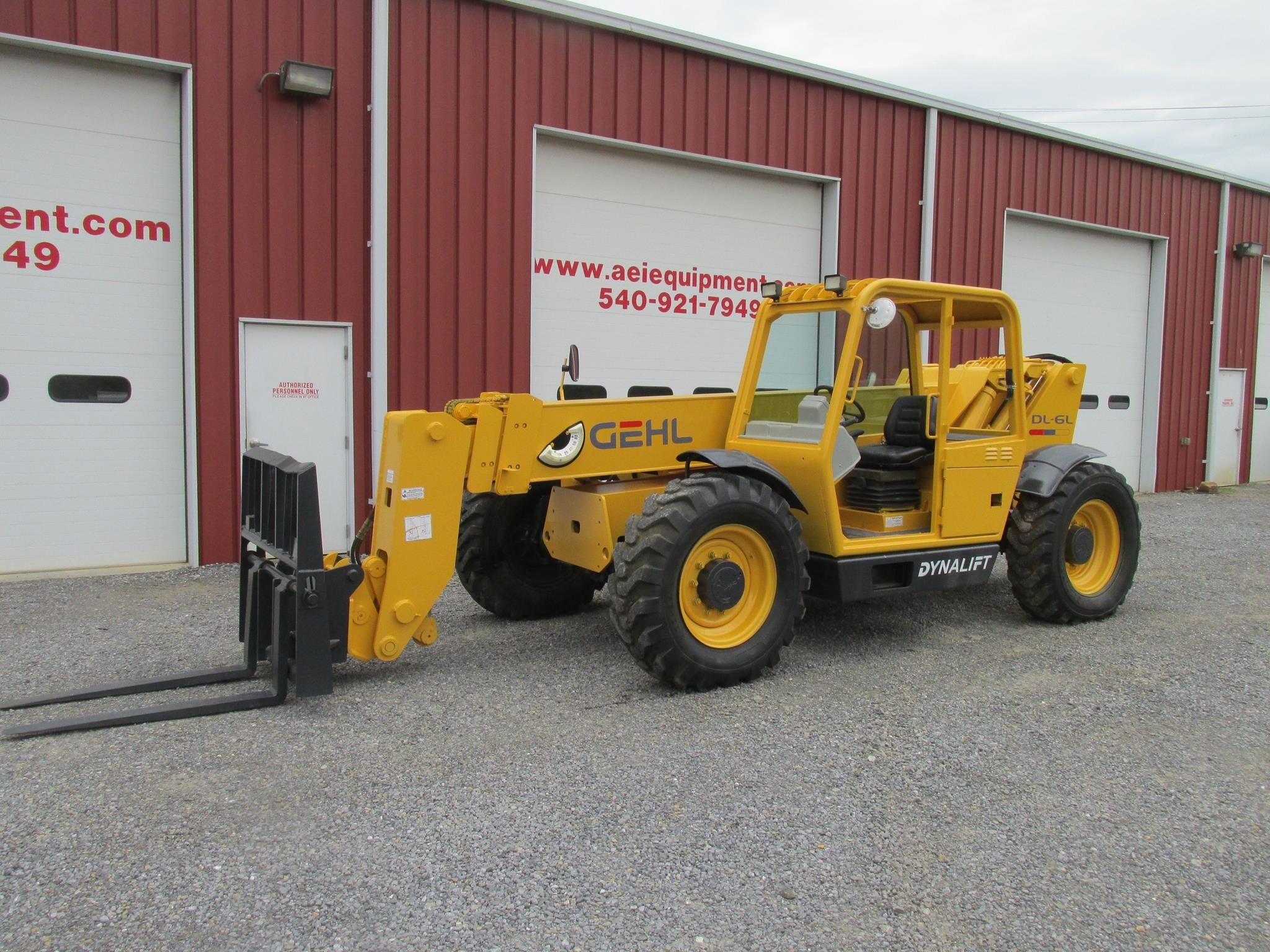 2000 GEHL DL6L42 in Rich Creek, VA