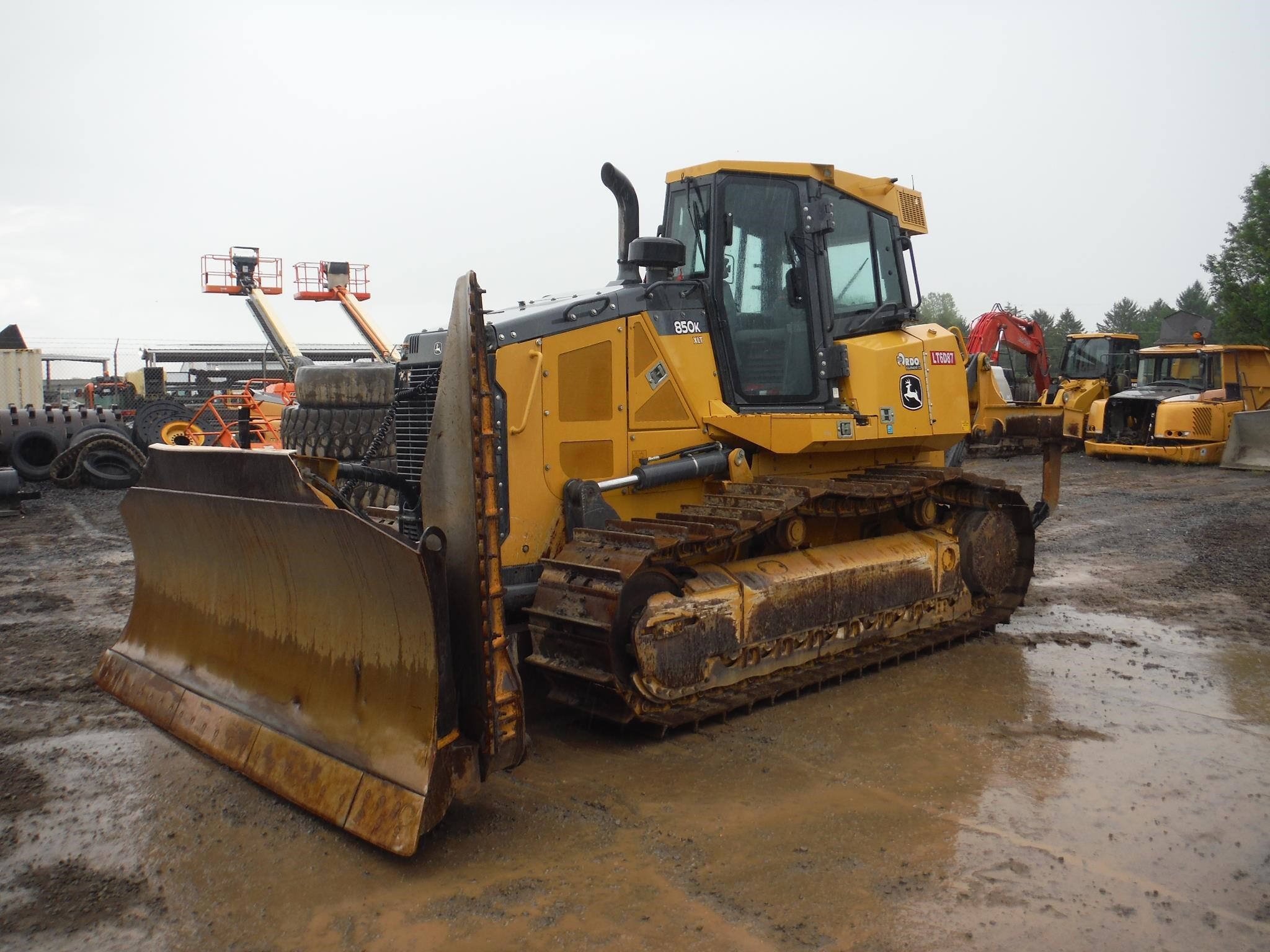 2018 DEERE 850K XLT in Milton, PA
