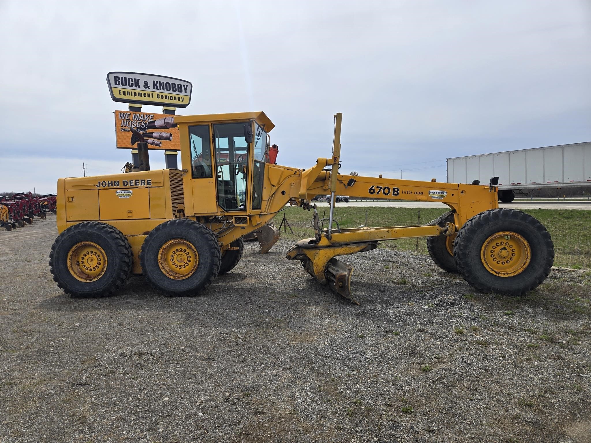 1989 DEERE 670B in Ottawa Lake, MI